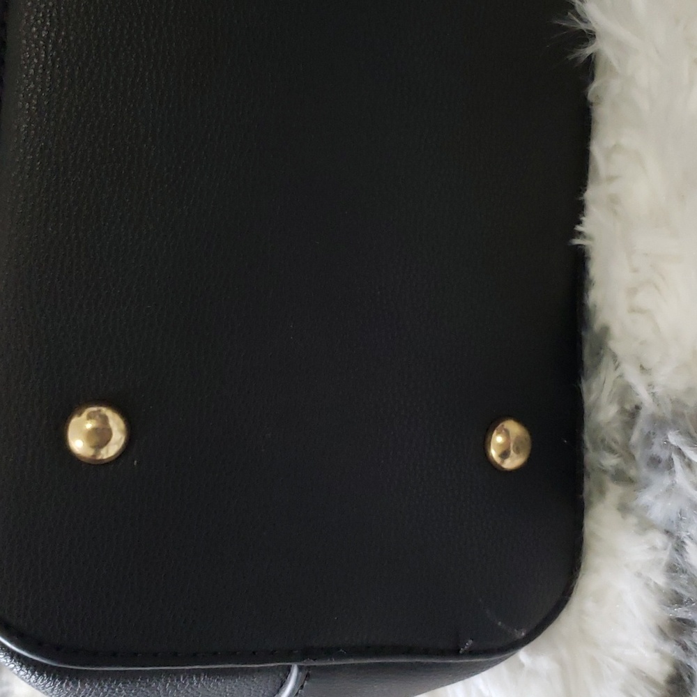 Isabelle Purse - Picture 4 of 12